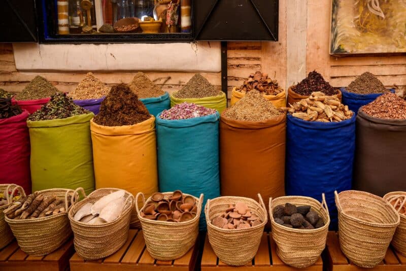 Marrakech para iniciantes: como navegar a medina, pechinchar nos souks e fugir das ciladas