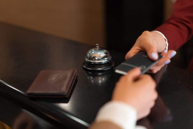 Check-in antecipado e check-out tardio: como ganhar horas extras de hospedagem sem pagar por elas
